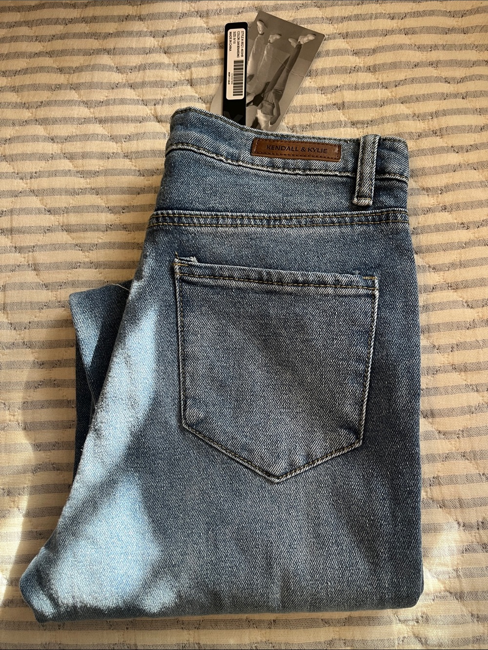 Kendall & Kylie woman’s Medium Light Blue Slim Jeans